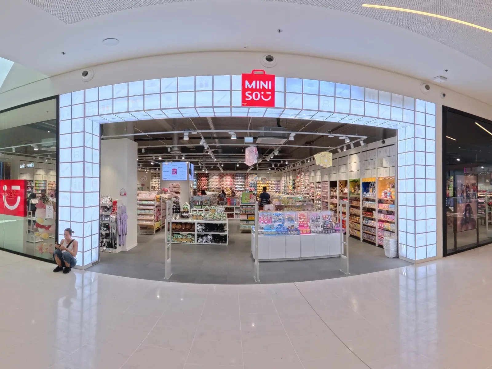 MINISO : régularisation d’autorisations de travaux en centre commercial