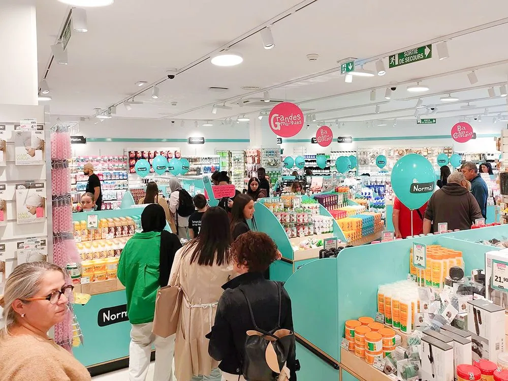Magasin NORMAL le jour de son ouverture